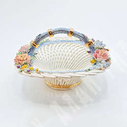 Фруктовница.  Ваза для фруктов. Плетеный фарфор, лепной декор. Испания, сер. ХХ в. Выс.15 см.