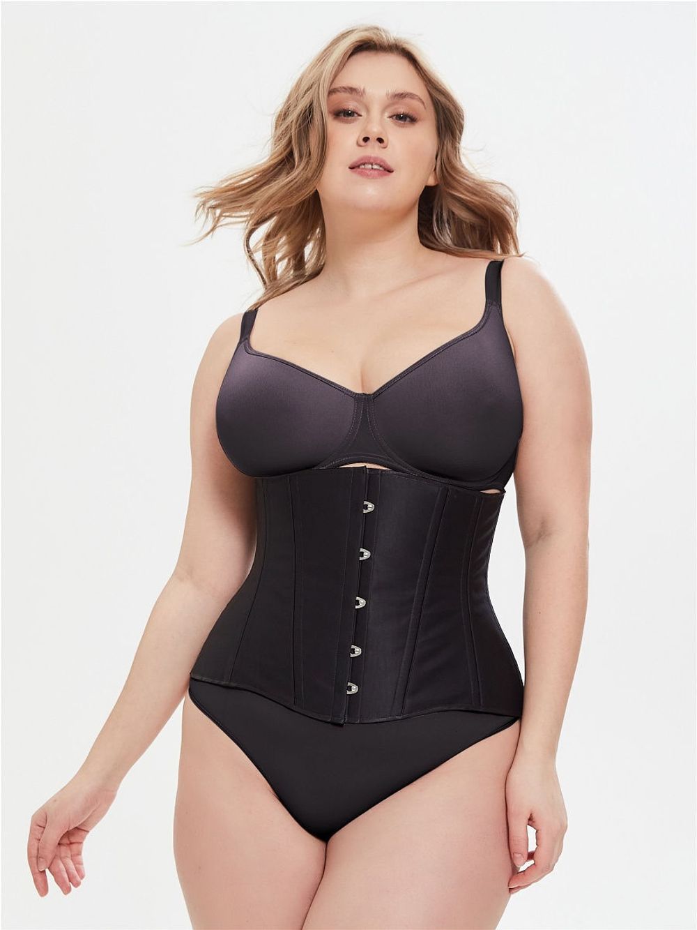 Черный глянцевый корсет для больших размеров