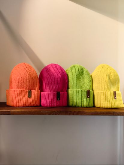Шапка LuNa Фуксия.неон hand made 100% меринос