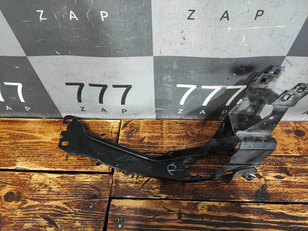 Кронштейн радиатора правый MINI Hatch (F55/F56)  Б/У Оригинал 51647307874