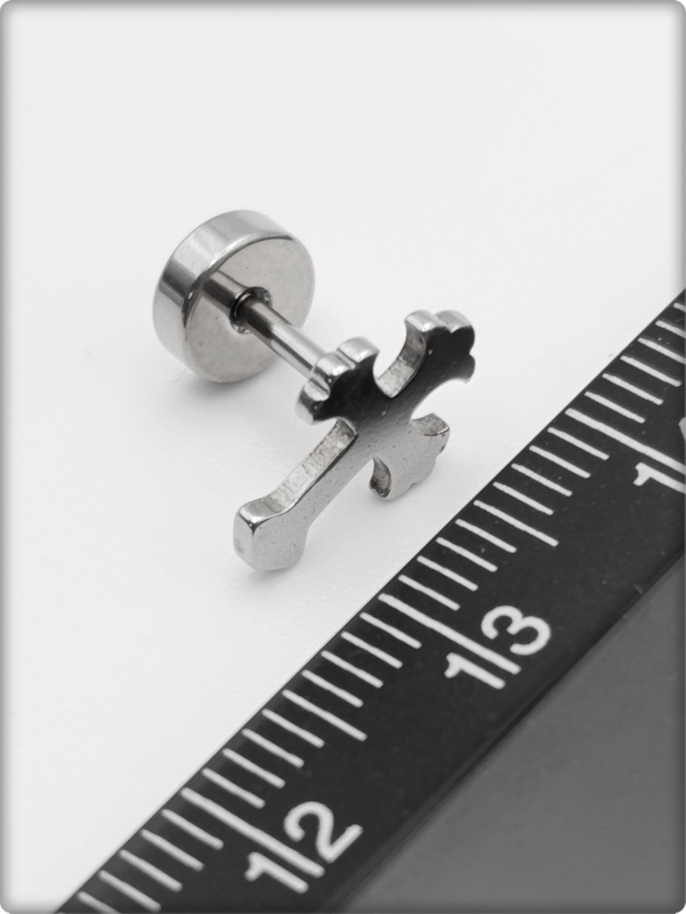 Серьга гвоздик "Крест" медсталь.