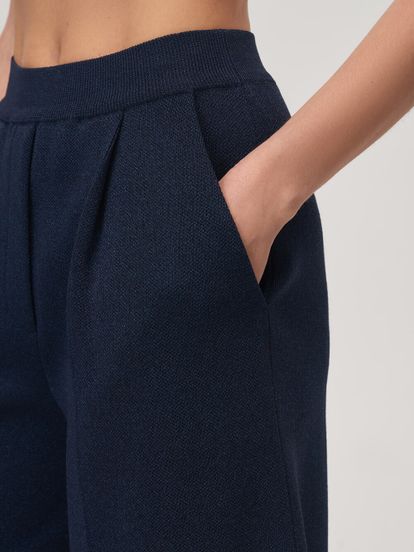 Женские шорты темно-синего цвета из вискозы - фото 5