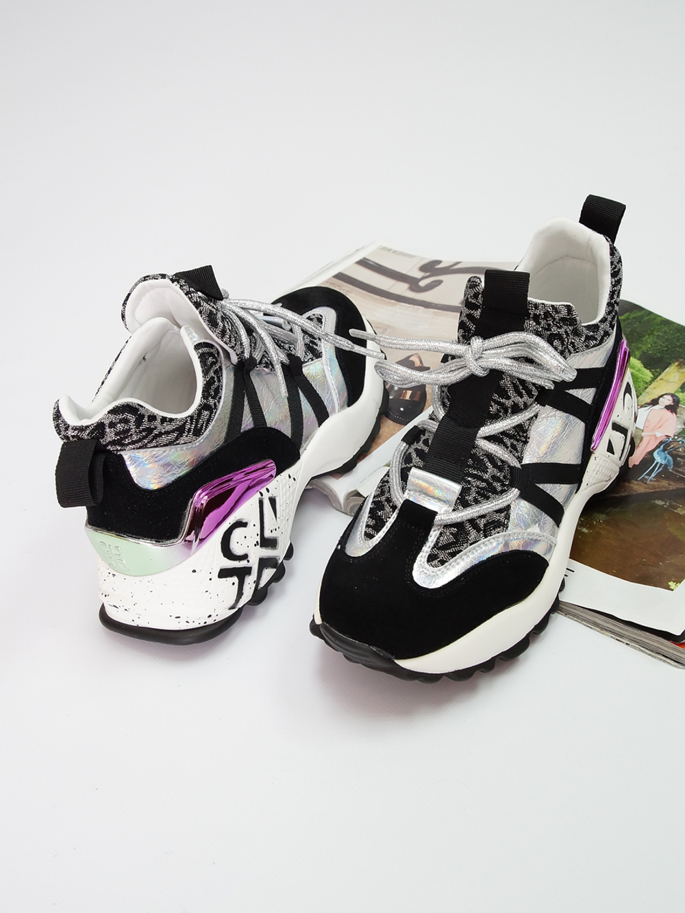 Кроссовки женские демисезонные