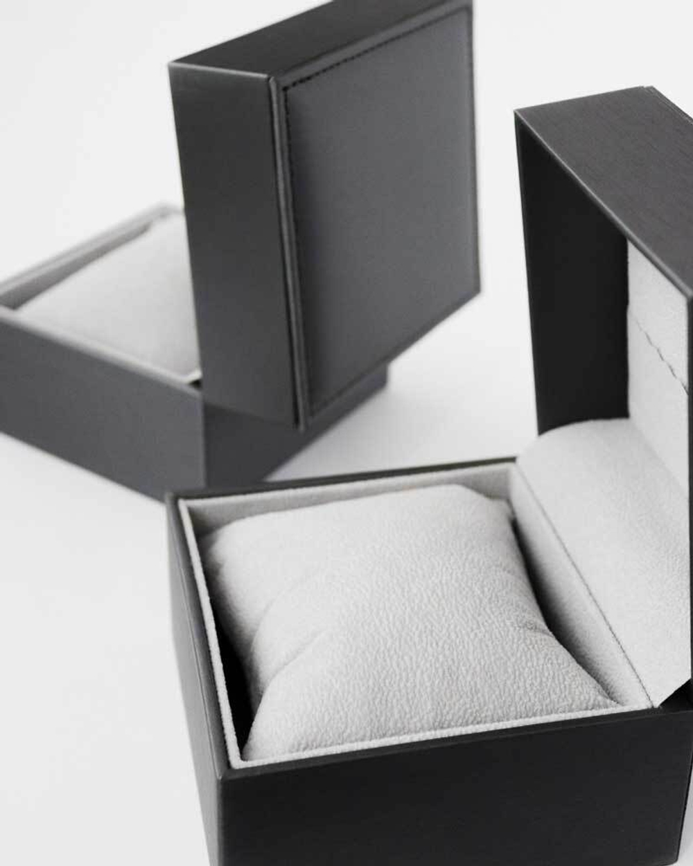 Пластиковый футляр с оклейкой для мужского браслета