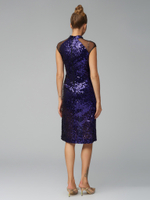 Платье в пайетках с разрезом