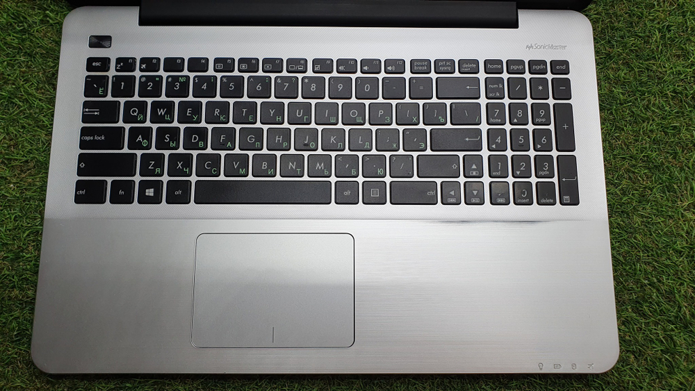 Ноутбук ASUS AMD A10/8 Gb/M340DX 2 ГБ