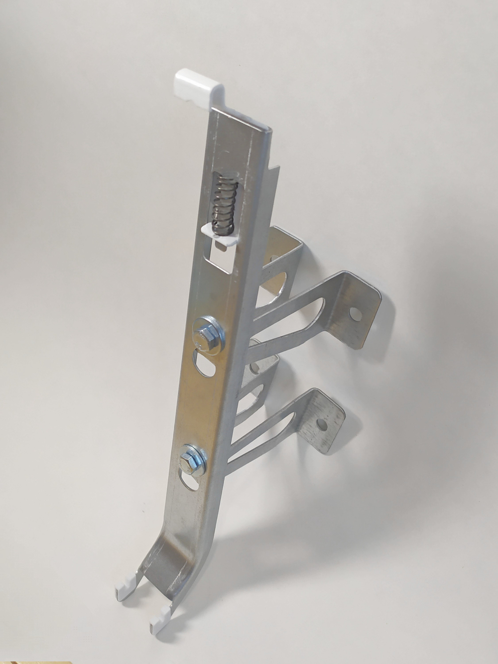 Кронштейн настенный Кайрос К15Н.6100 со скобами в сборе для гигиенических СПР высотой 600 мм