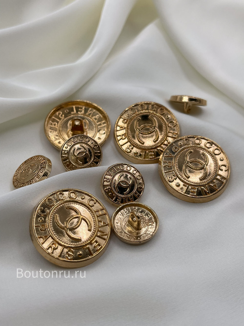 Пуговицы Шан. на ножке золотистые лого