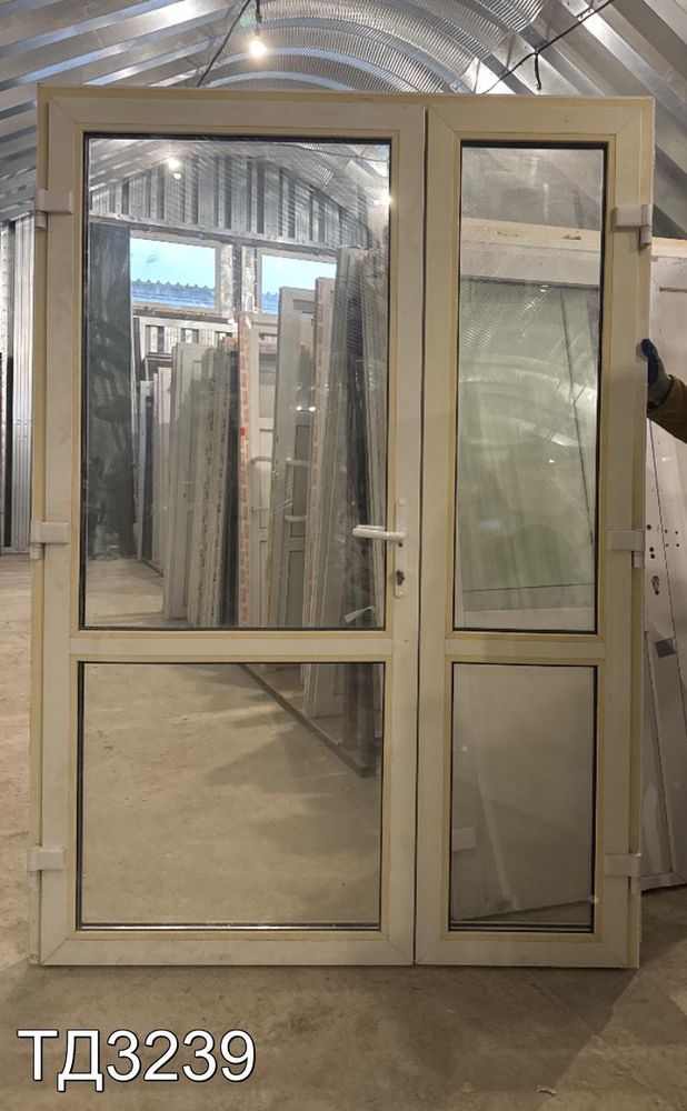 Дверь пластиковая входная Б/У 2070(в) x 1450(ш)