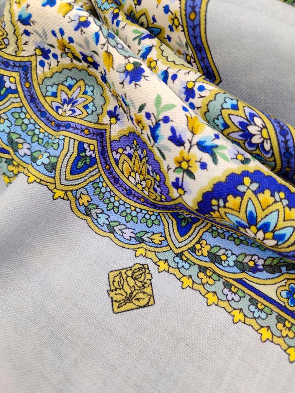Павловопосадский платок Изюминка 1811-1