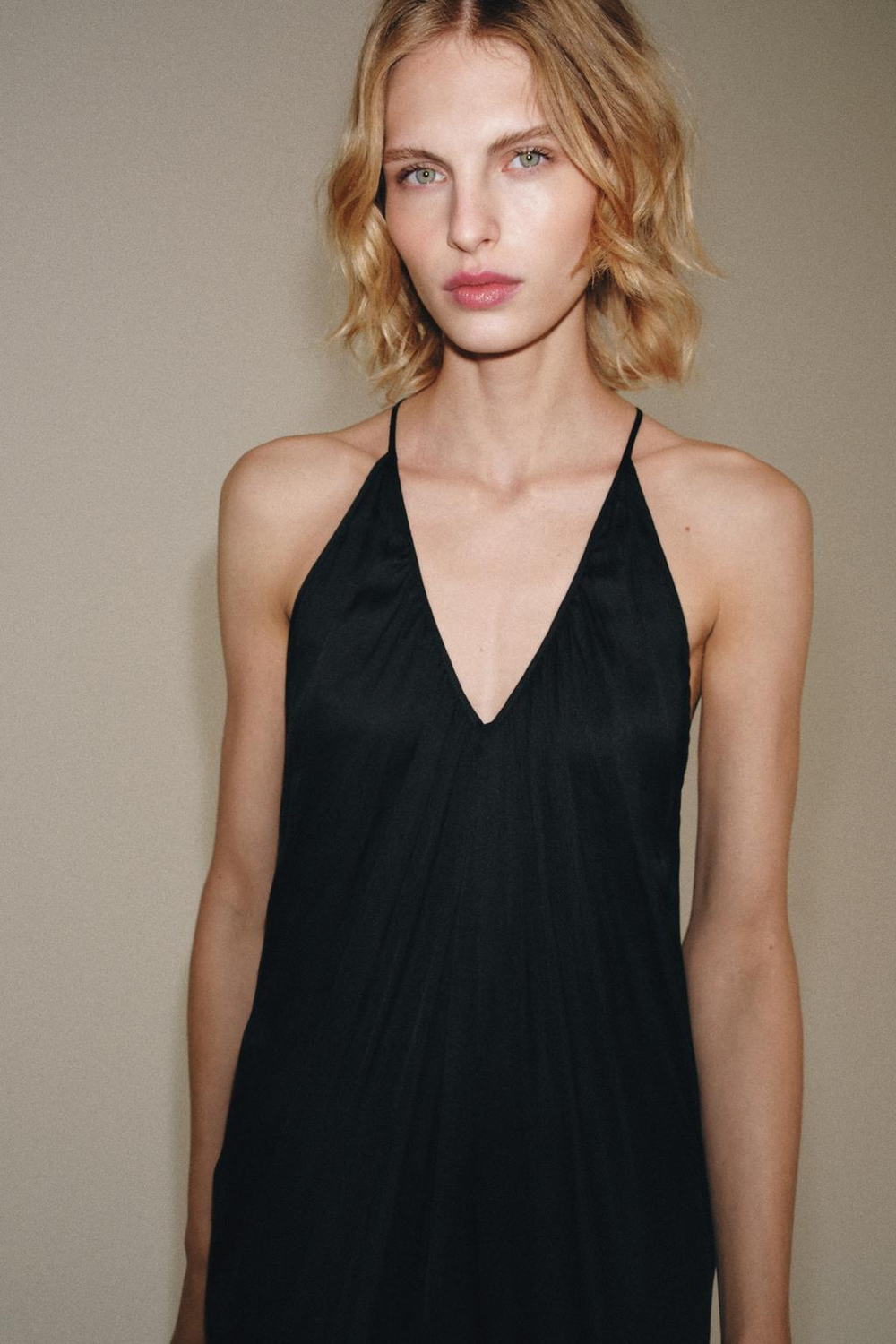 ZARA АТЛАСНОЕ ПЛАТЬЕ СО СБОРКАМИ — ZW COLLECTION, ЧЕРНЫЙ