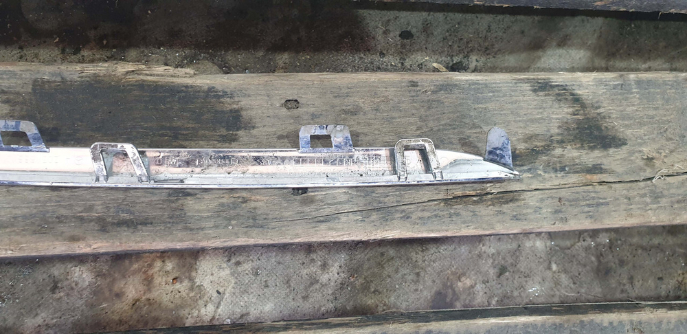 Молдинг решетки радиатора Mercedes C-Class W205 14-18 Б/У Оригинал A2058880173