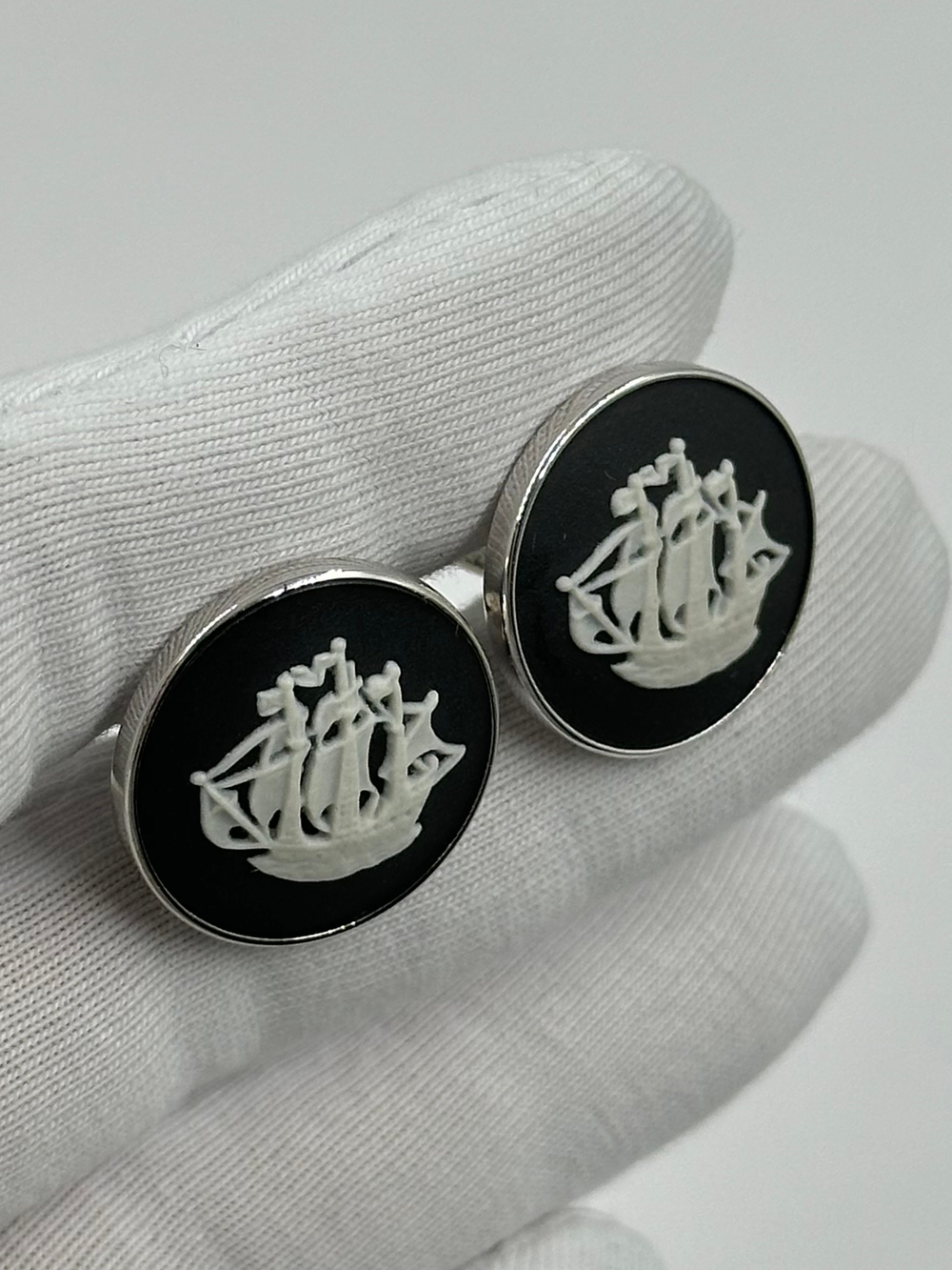 Запонки чёрные Парусник Wedgwood