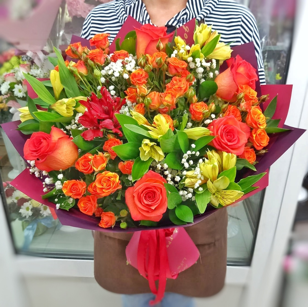 Авторский букет в яркой гамме