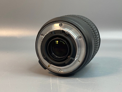 Nikon 18-70mm 3.5-4.5G царапка на передней линзе