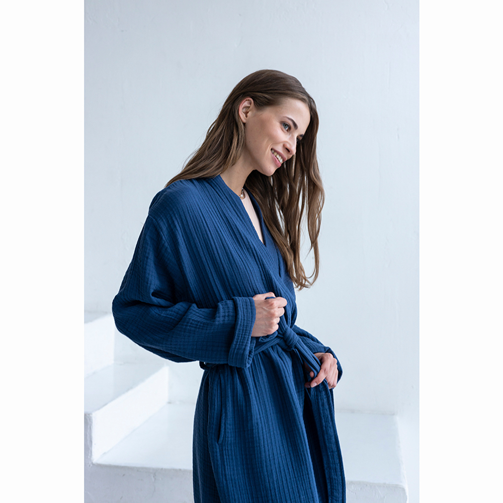 Халат из многослойного муслина темно-синего цвета из коллекции essential, размер m