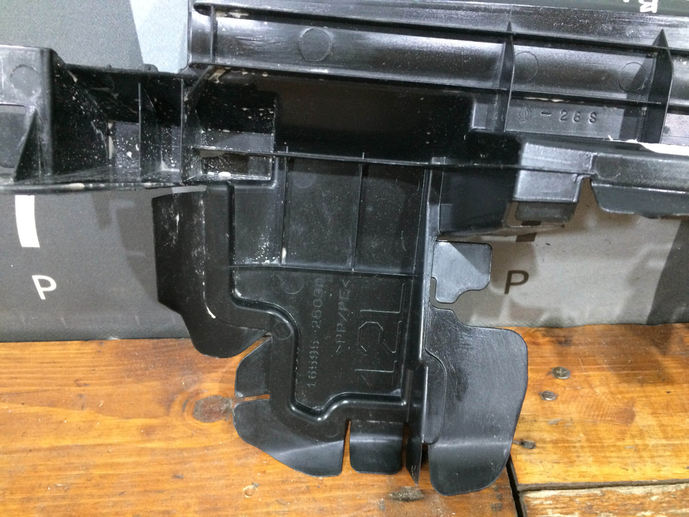 Дефлектор радиатора левый Camry XV70 Новый Оригинал 1659525030