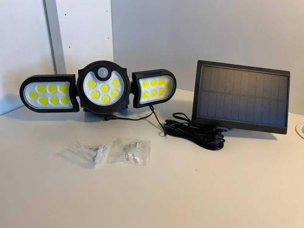 Светильник на солнечной батарее уличный, с датчиком движения. Прожектор светодиодный с выносной солнечной панелью.