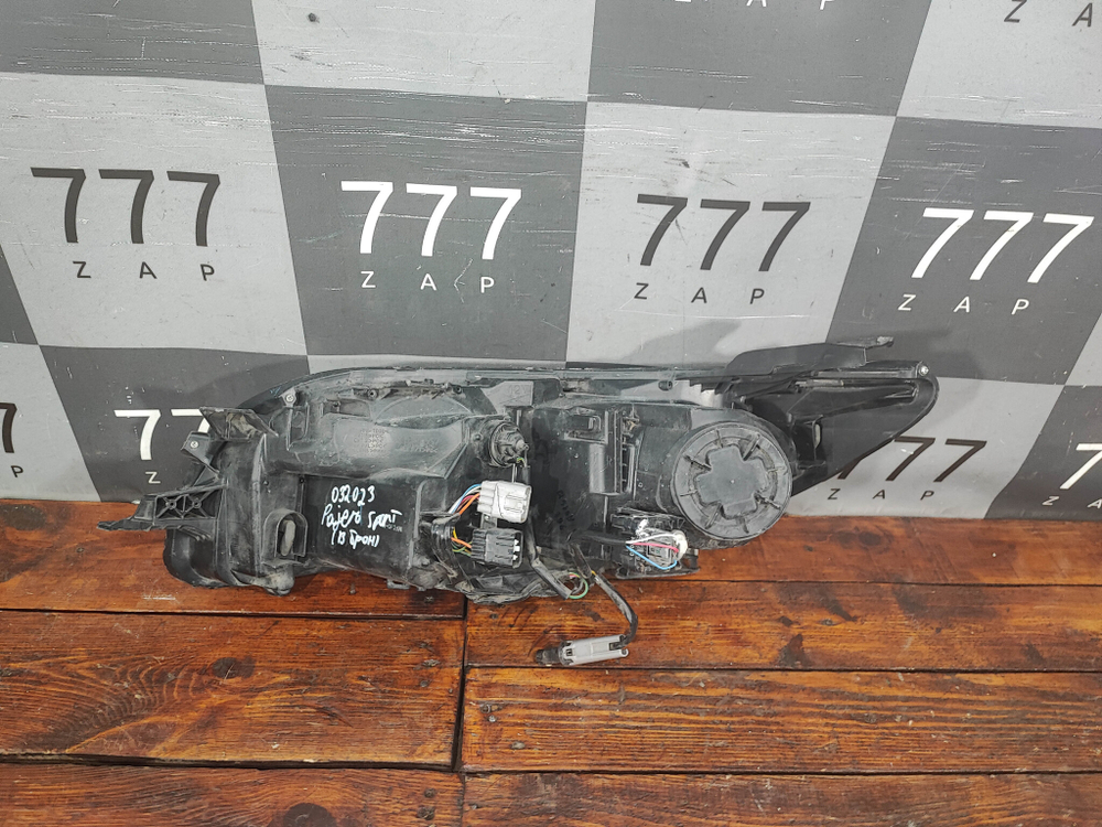 Фара правая Галоген Mitsubishi Pajero Sport 3 15-21 Б/У Оригинал 8301C794