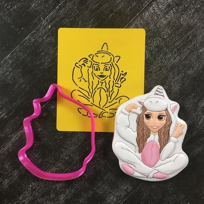 Девочка №3 в костюме единорога