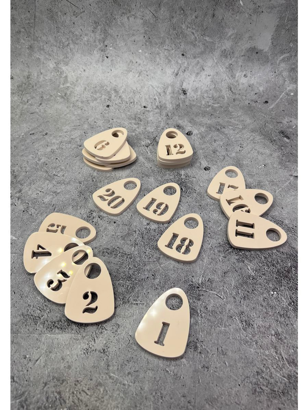 Номерки для гардероба прорезные