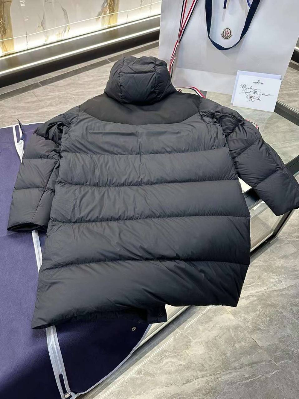 Пуховик Moncler