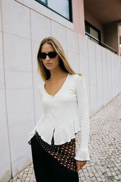 ZARА КАРДИГАН ИЗ МЯГКОЙ ТКАНИ С ВОЛАНАМИ, ЖЕЛТОВАТО-БЕЛЫЙ