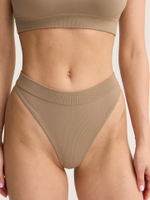 Бесшовные трусы стринги со средней посадкой