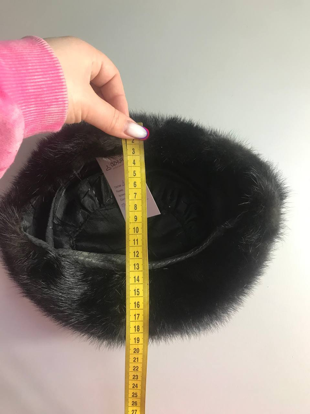 Шапка акцентная визуально из эко меха