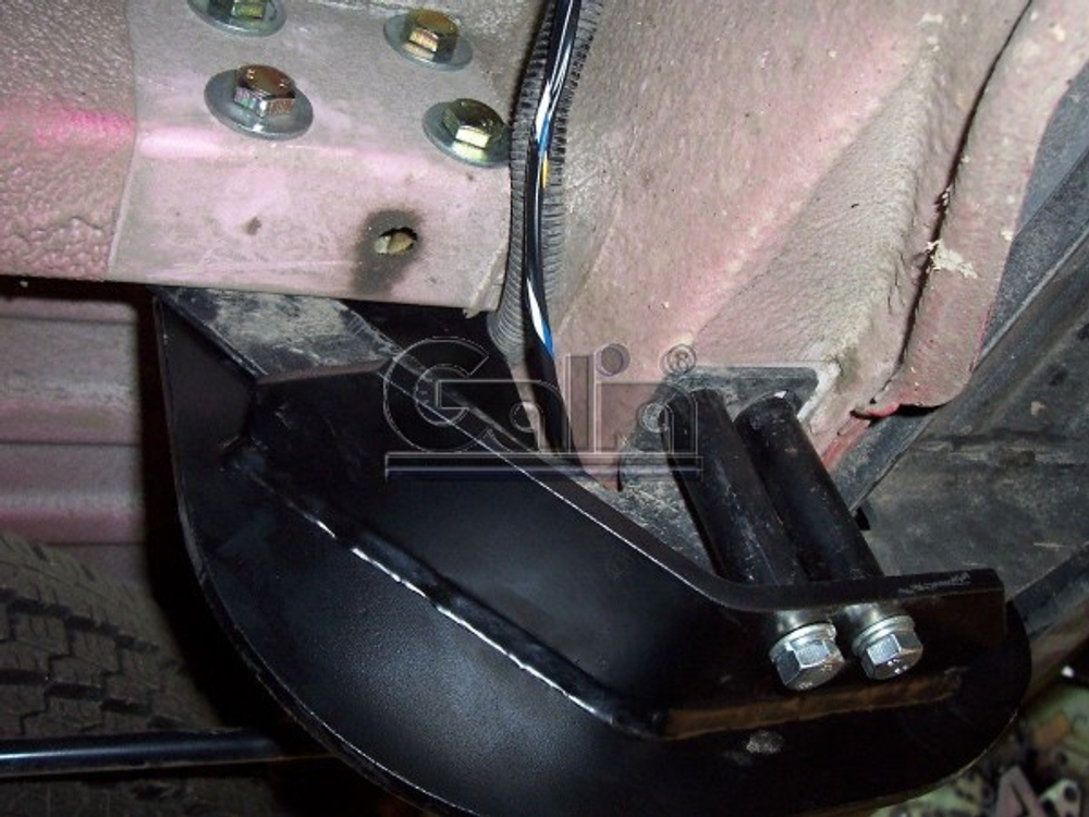 Фаркоп оцинкованный Galia M035A для Mercedes Sprinter Classic 2013- со ступенькой, Mercedes Sprinter 1995-2006, Volkswagen LT 1995-2006(паспорт и сертификат в комплекте)(без электрики)