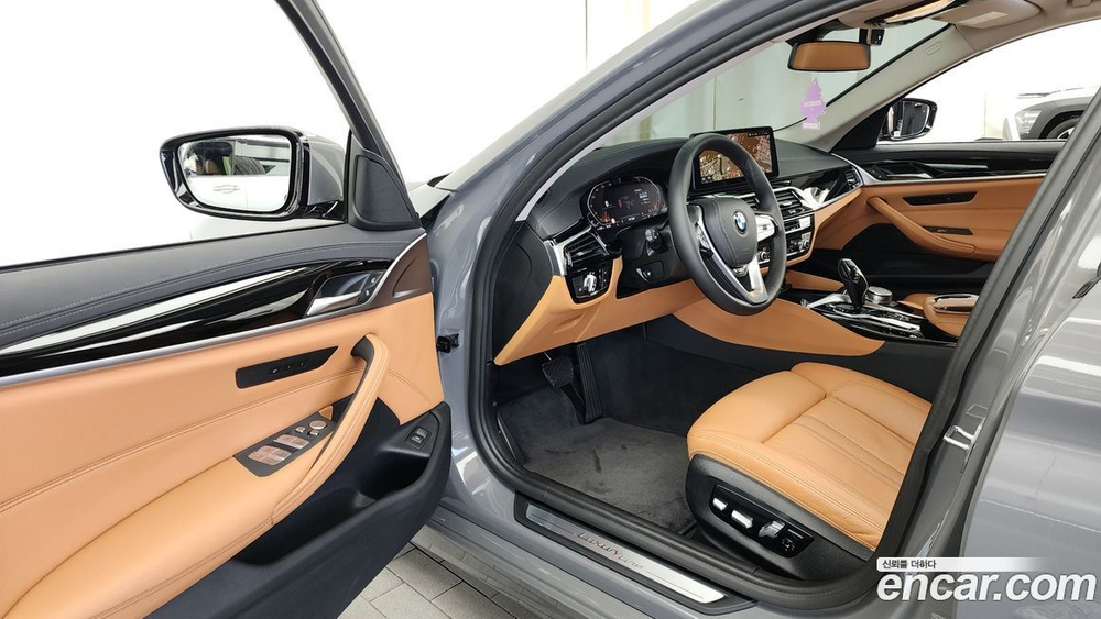BMW 5 Series (G30) 520i Luxury (04.2022)
