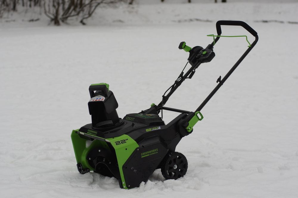 Аккумуляторный снегоуборщик Greenworks GD82STK5, 2602507UB ,82v, 56 см, АКБ 5 А·ч и ЗУ
