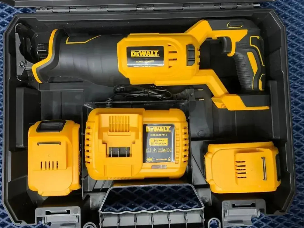 Сабельная пила аккумуляторная садовая 21Вт