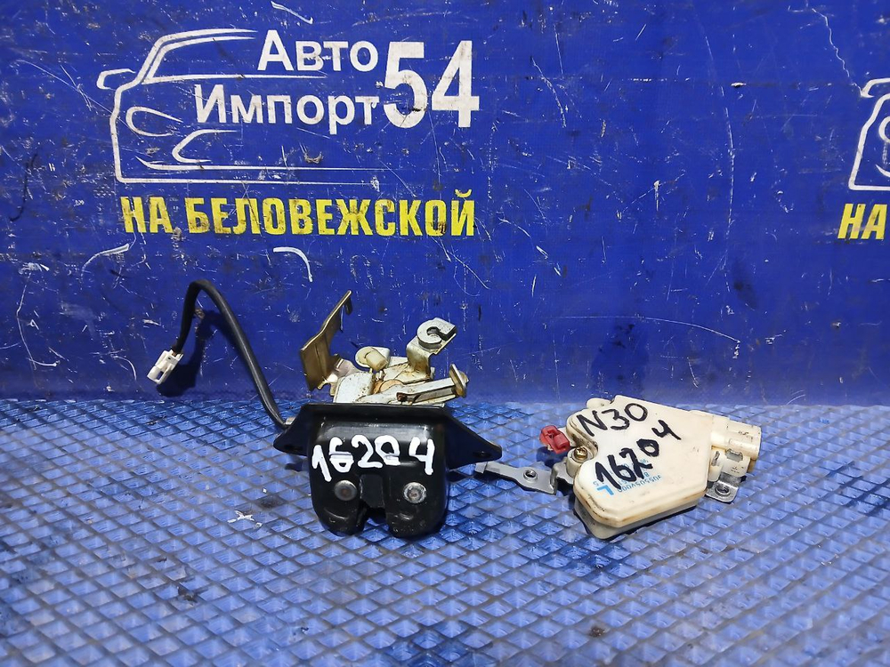 Замок багажника NISSAN R'NESSA 1997-2001