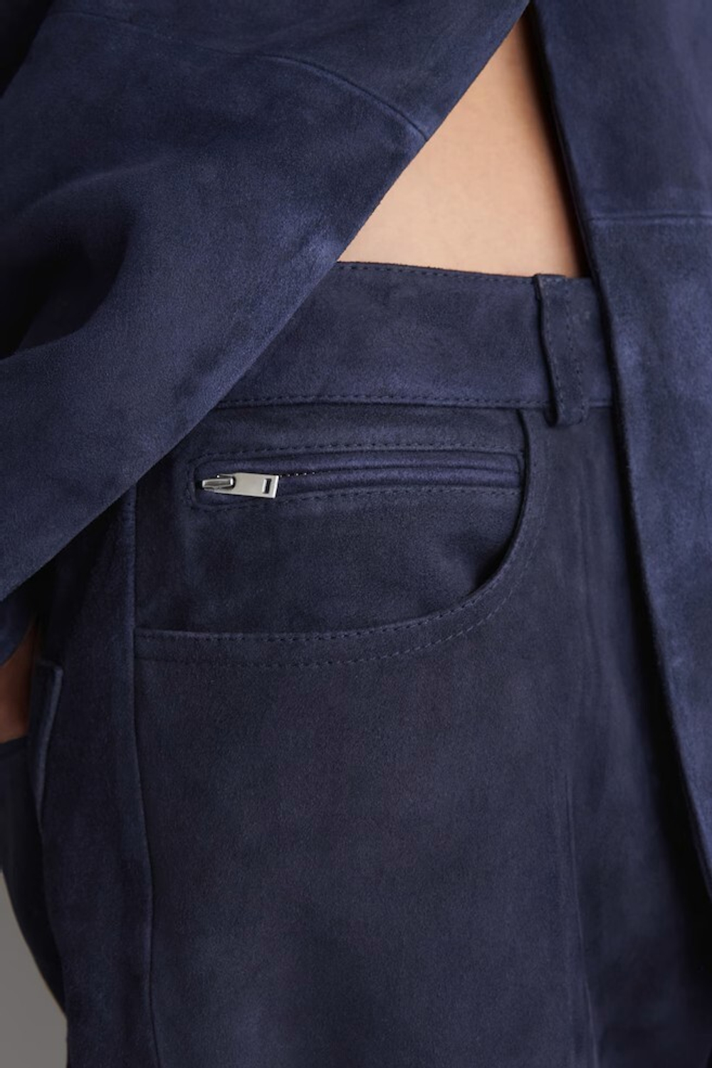 COS Брюки прямого покроя FLUID, стальной синий