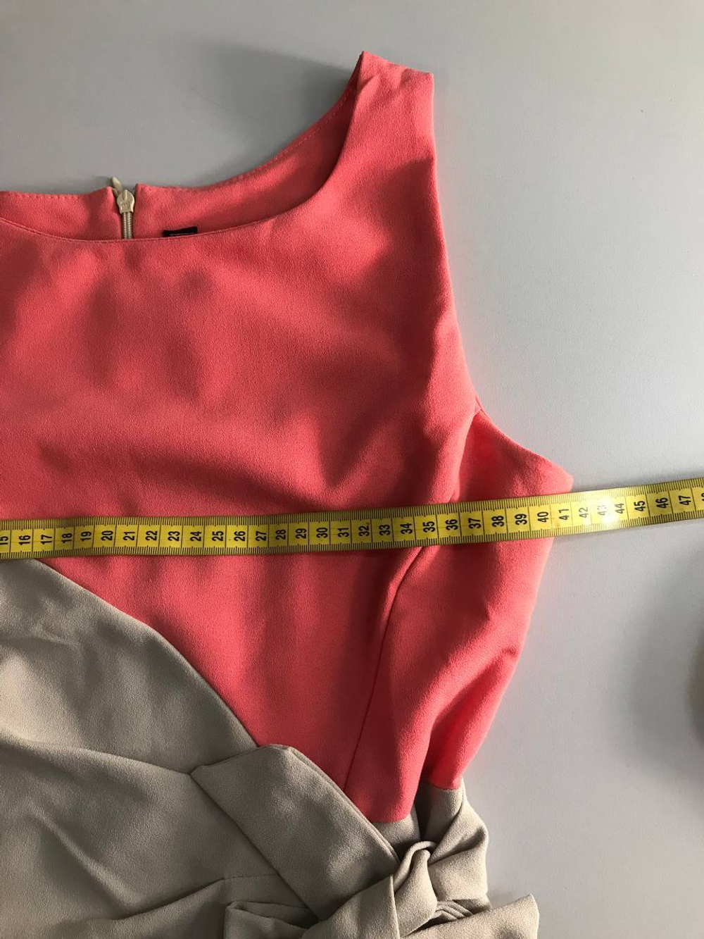 Платье для стильной встречи с подружками, визуально на 42 размер, новое