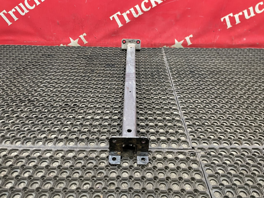 Усилитель переднего бампера