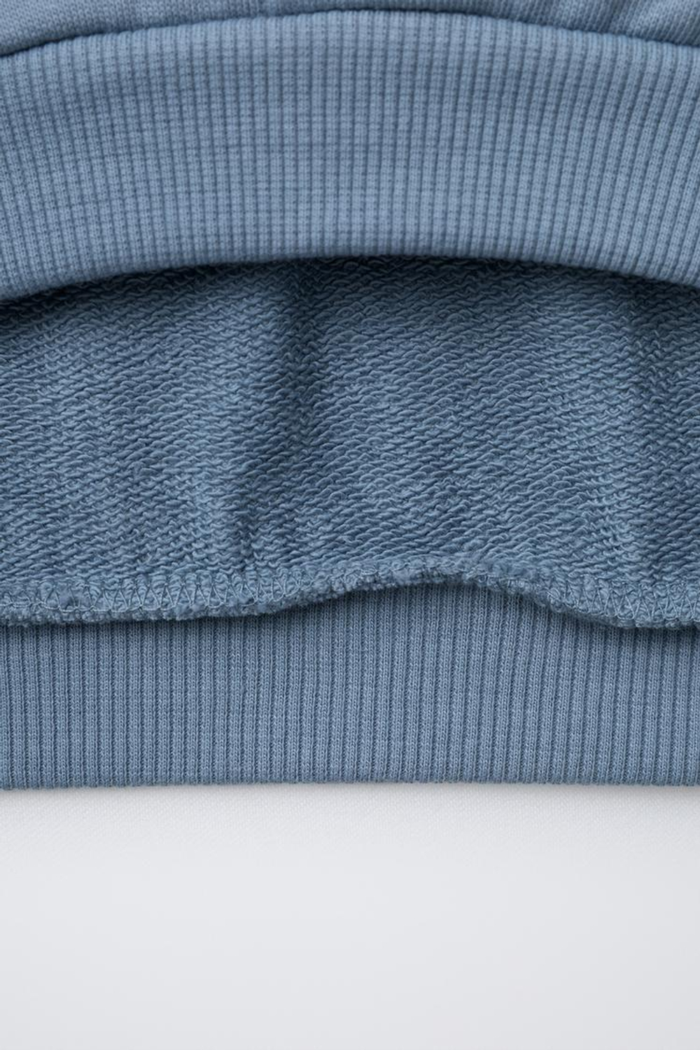 ZARA ТОЛСТОВКА С ВЫШИВКОЙ, ВЫЦВЕТШИЙ СИНИЙ