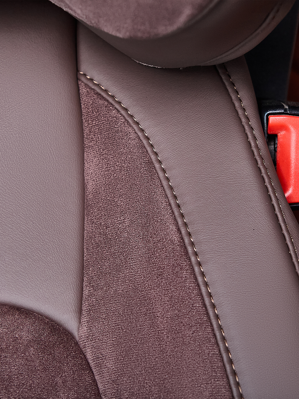 Чехлы Люкс DAF XF 106 (экокожа, коричневый цвет, коричневая вставка)