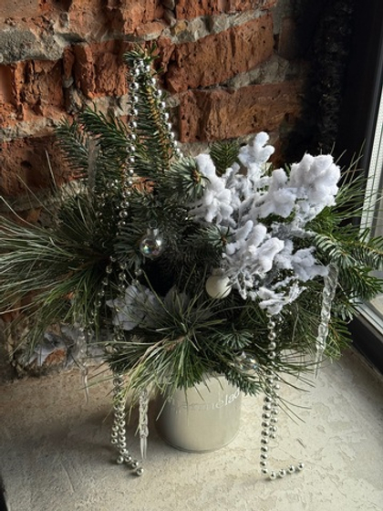 Композиция из хвои