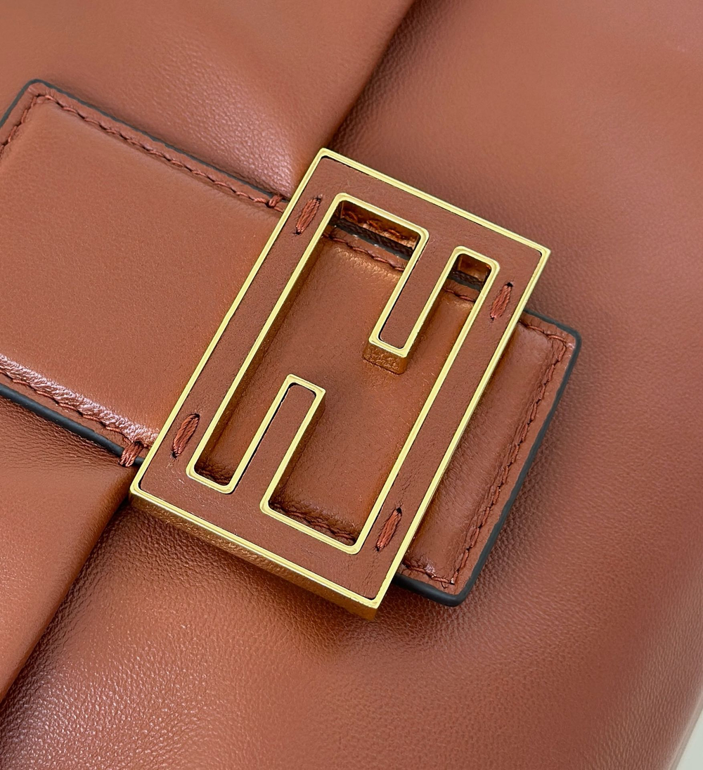 Fendi Medium Mamma Baguette 26 cm