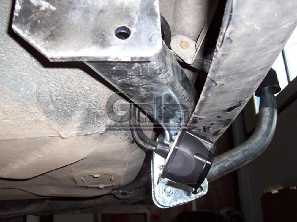 Фаркоп оцинкованный Galia R010A для Renault Laguna I лифтбек 1994-2001(паспорт и сертификат в комплекте)(без электрики)