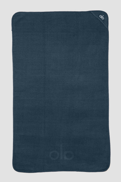Alo Yoga Спортивное полотенце из микрофибры Performance No Sweat, темно-синий