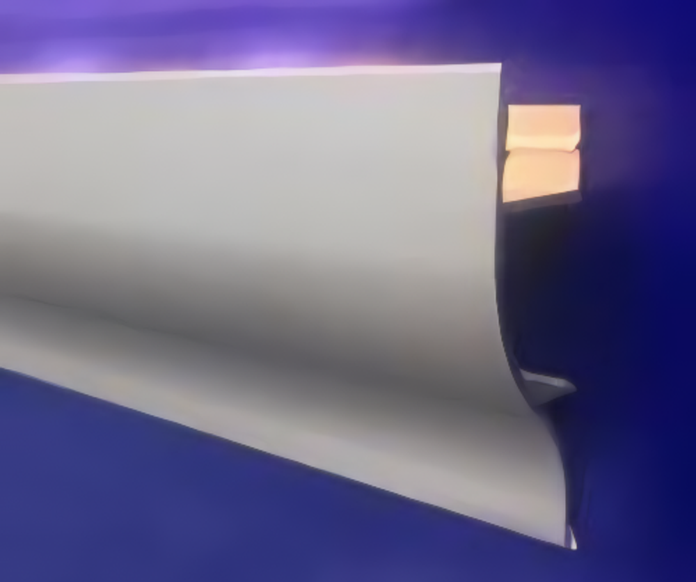 Алюминиевый плинтус потолочный светодиодный в комплекте с рассеивателем
