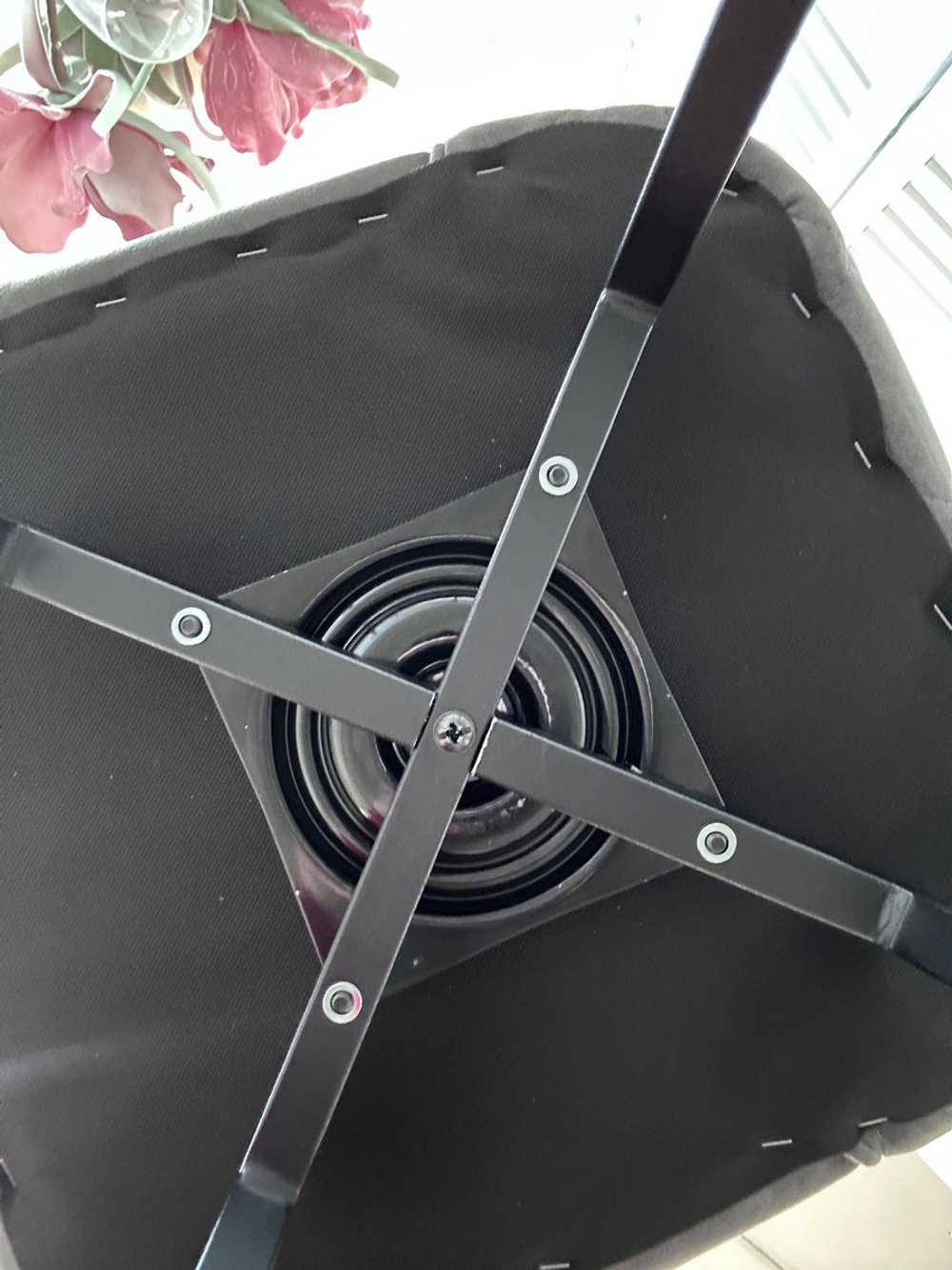 Стул М-City DISAUR Мод (Mode) поворотный на поворотный на 360 градусов, B5 Капучино, Велюр, Черный каркас