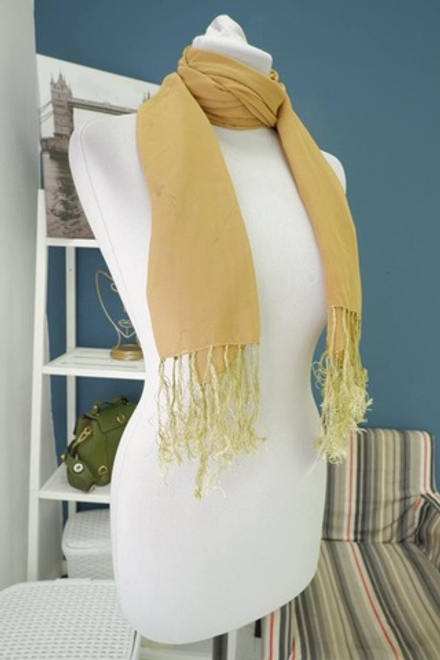 Шарф легкий с бахромой