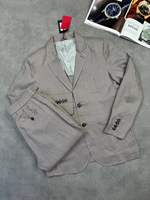 Льняной костюм Kiton