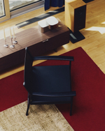 Кресло Jan из переработанной кожи черного цвета и ясеня в черном цвете