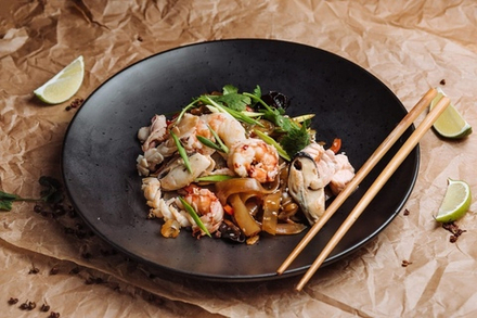 WOK с морепродуктами