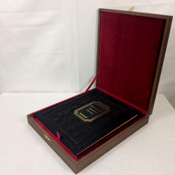 Книга в переплёте из натуральной кожи "Пословицы народов России" в футляре